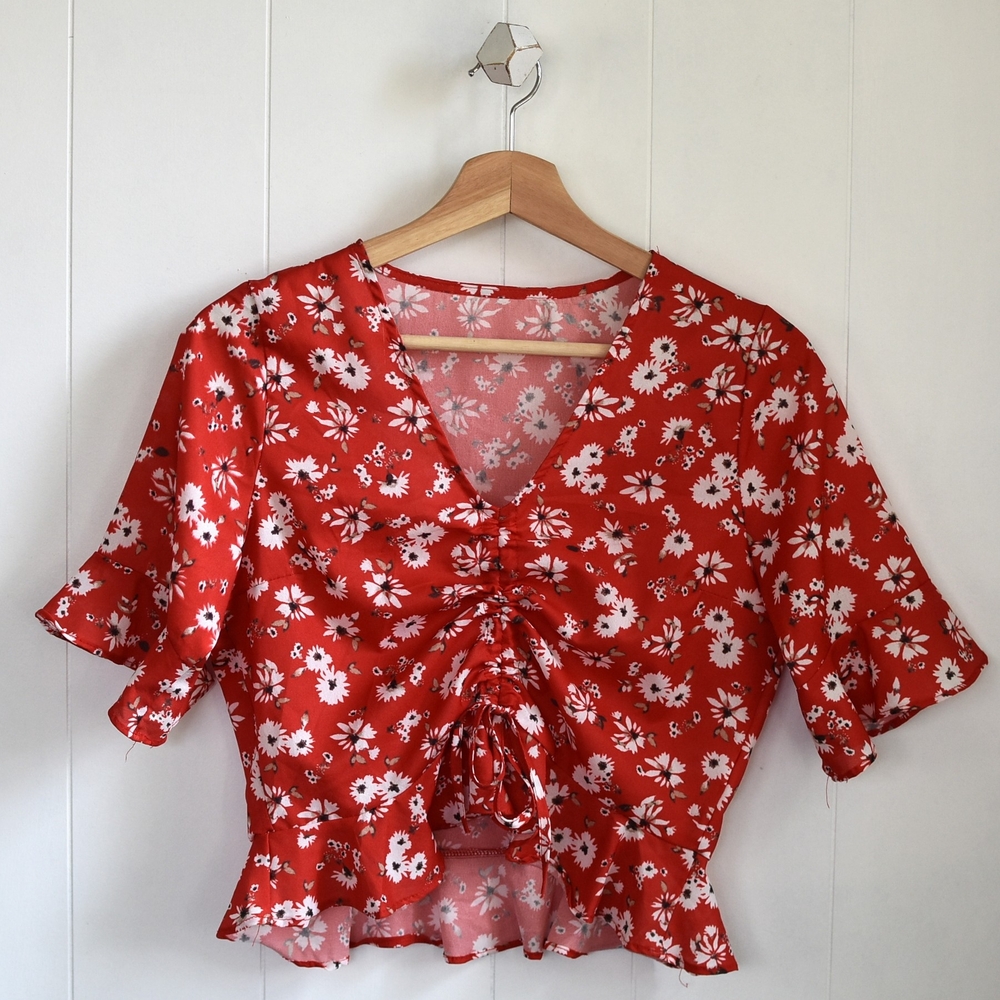 โ Red Floral Cinched Blouse